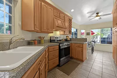 6352 N Skyline Court, Tucson, AZ 85718 - Photo 9
