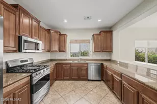 1283 W Vinovo Pass, Oro Valley, AZ 85755 - Photo 11