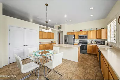 2329 W Calle Balaustre, Green Valley, AZ 85622 - Photo 11