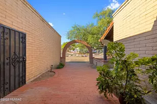 3770 N Knollwood Cir, Tucson, AZ 85750 - Photo 5