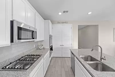 7956 S Silver Lillie Way, Tucson, AZ 85747 - Photo 11