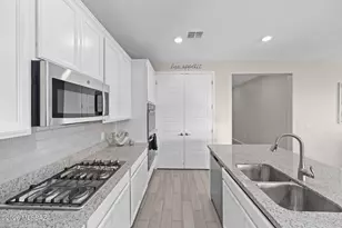 7956 S Silver Lillie Way, Tucson, AZ 85747 - Photo 11