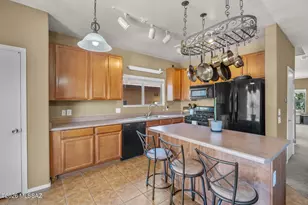 5669 W King Snake Dr, Tucson, AZ 85742 - Photo 3