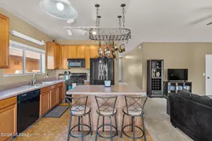 5669 W King Snake Dr, Tucson, AZ 85742 - Photo 9