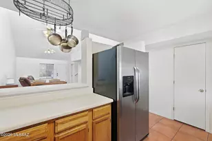 601 W Redondo Dr, Tucson, AZ 85705 - Photo 9
