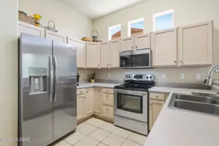 297 N Crescent Bell Dr, Green Valley, AZ 85614 - Photo 9
