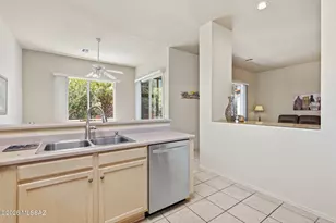 297 N Crescent Bell Dr, Green Valley, AZ 85614 - Photo 11
