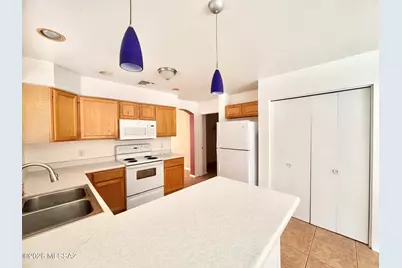 9168 E Rainsage Street, Tucson, AZ 85747 - Photo 11