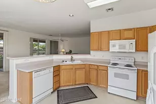 9405 N Sombrero Canyon Dr, Tucson, AZ 85743 - Photo 3