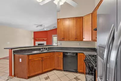 10990 N Double Eagle Court, Oro Valley, AZ 85737 - Photo 9
