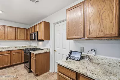 5758 W King Snake Drive, Tucson, AZ 85742 - Photo 17