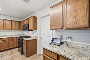 5758 W King Snake Dr, Tucson, AZ 85742 - Photo 17