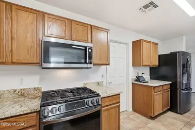 5758 W King Snake Drive, Tucson, AZ 85742 - Photo 17
