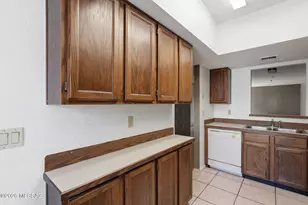 2522 N Ironwood Ridge Dr, Tucson, AZ 85745 - Photo 9