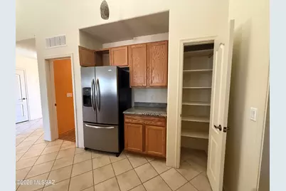 8050 W Crowned Eagle Court, Tucson, AZ 85757 - Photo 11