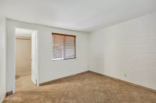 3895 S Queen Palm Dr, Tucson, AZ 85730 - Photo 9
