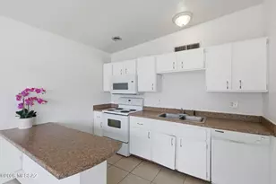 1105 E Garden Loop, Tucson, AZ 85706 - Photo 5