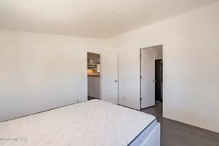 2424 S Cottonwood Ln, Tucson, AZ 85713 - Photo 17