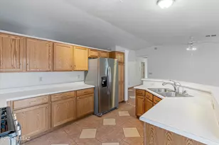 7983 S Teaberry Ave, Tucson, AZ 85747 - Photo 9