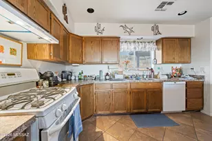 881 N Mountain View Dr, Oracle, AZ 85623 - Photo 9