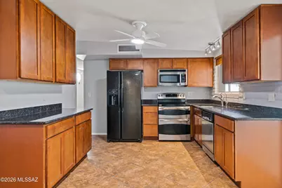 9460 E Pikes Peak Drive, Tucson, AZ 85710 - Photo 9