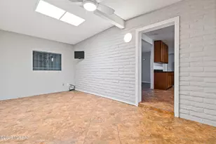 9460 E Pikes Peak Dr, Tucson, AZ 85710 - Photo 13