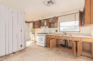 5951 N Chaparral Rd, Tucson, AZ 85743 - Photo 9