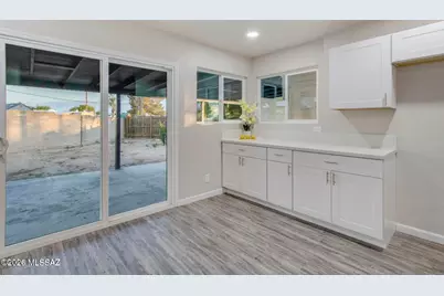 8202 E Kenyon Drive, Tucson, AZ 85710 - Photo 11