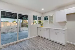 8202 E Kenyon Dr, Tucson, AZ 85710 - Photo 11