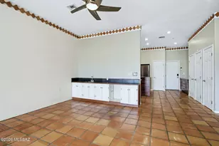 2327 S Cliff Dr, Green Valley, AZ 85614 - Photo 9