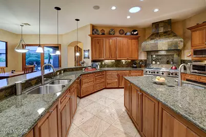 243 E Allthorn Place, Oro Valley, AZ 85755 - Photo 7