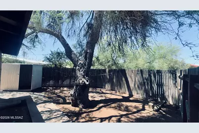 1990 W Amy Place #B, Tucson, AZ 85705 - Photo 7