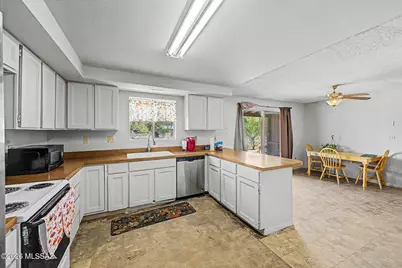 1402 N Placita Real, Green Valley, AZ 85614 - Photo 11