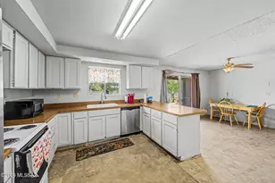 1402 N Placita Real, Green Valley, AZ 85614 - Photo 11