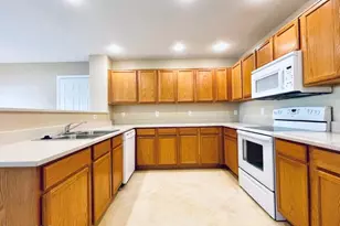 2736 N Neruda Ln, Tucson, AZ 85712 - Photo 13