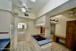1021 W Camino Sagasta, Green Valley, AZ 85622 - Photo 13