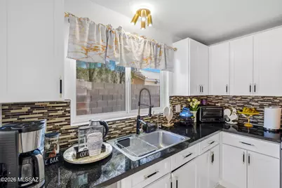 7085 W Amarante Drive, Tucson, AZ 85743 - Photo 17