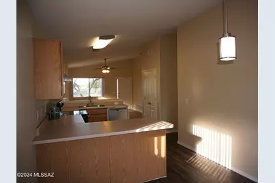 2201 S St Suzanne Drive, Tucson, AZ 85713 - Photo 9