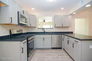 7611 N Massingale Pl, Tucson, AZ 85741 - Photo 9