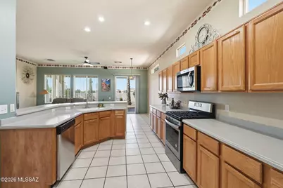 306 W Continental Vista Place, Green Valley, AZ 85614 - Photo 17