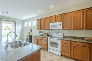 732 N Moana Dr, Green Valley, AZ 85614 - Photo 13