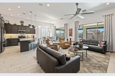 1438 E Golden Rock Way, Green Valley, AZ 85614 - Photo 15