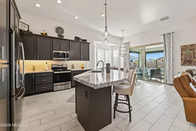 1438 E Golden Rock Way, Green Valley, AZ 85614 - Photo 11