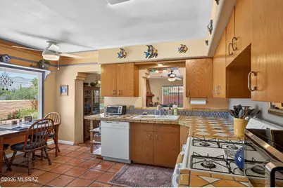 1037 E Blacklidge Drive, Tucson, AZ 85719 - Photo 9
