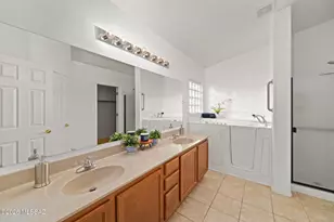 1755 N VÃ­a Cananea, Green Valley, AZ 85614 - Photo 19