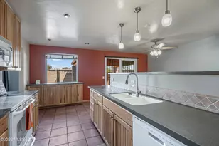 736 S Desert Steppes Dr, Tucson, AZ 85710 - Photo 9