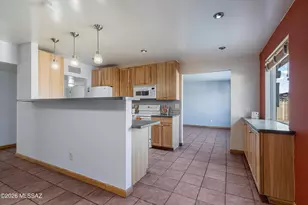 736 S Desert Steppes Dr, Tucson, AZ 85710 - Photo 11