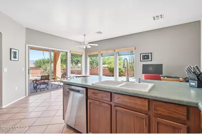 2025 W Amblemorn Drive, Green Valley, AZ 85622 - Photo 9