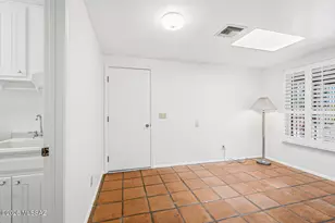 1121 N Abrego Dr, Green Valley, AZ 85614 - Photo 15