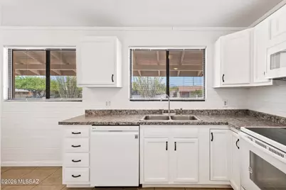 1012 S Carnegie Drive, Tucson, AZ 85710 - Photo 5